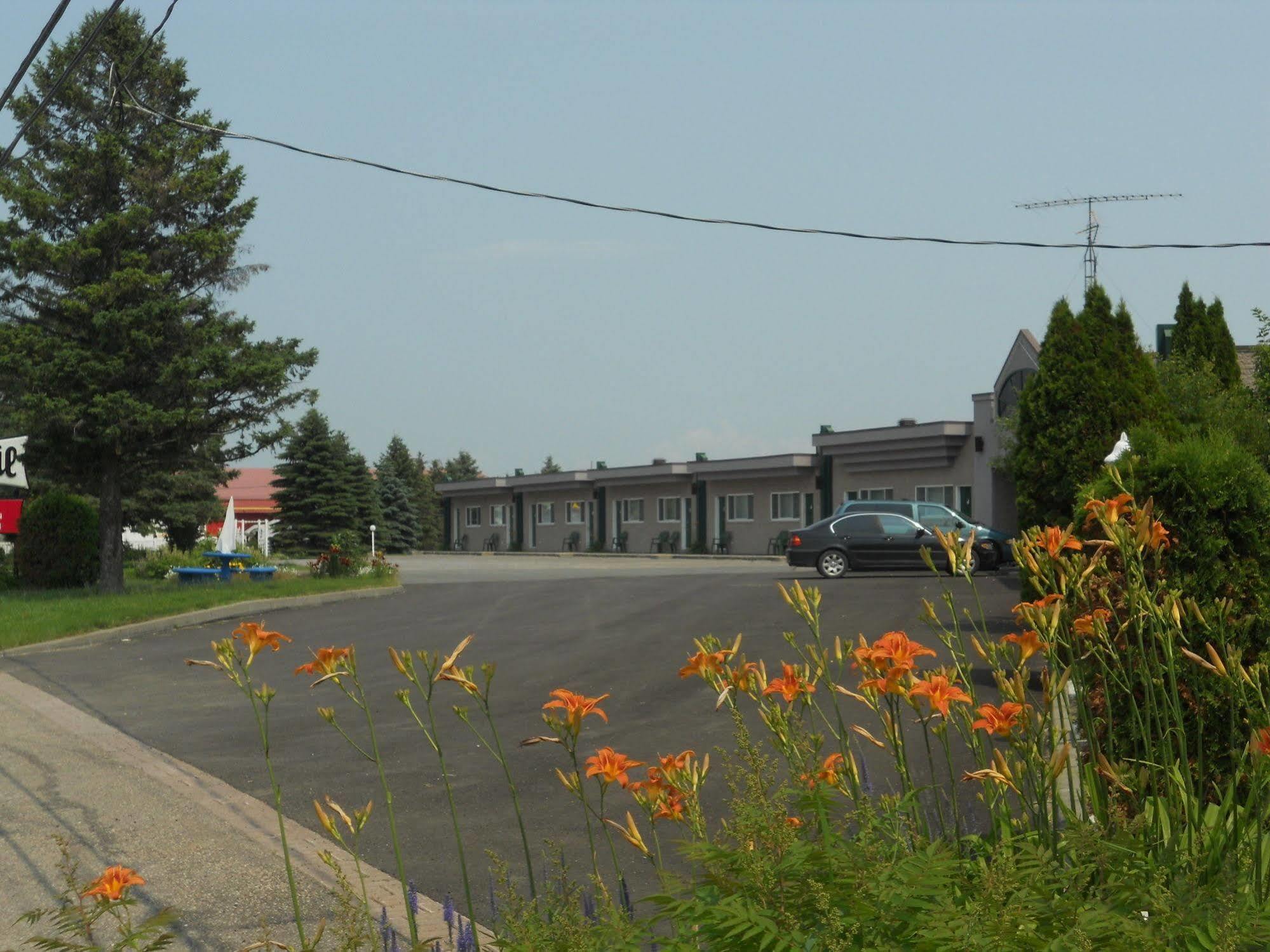Motel Normandie Louiseville Exteriör bild